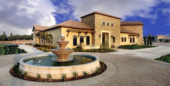 TUSCAN PLAZA 237: 237 E Caldwell Ave, Visalia, CA 93277